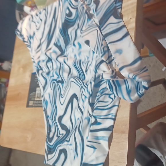 SHEIN SIZE 4 Tie Summer Crop top - Picture 4 of 7